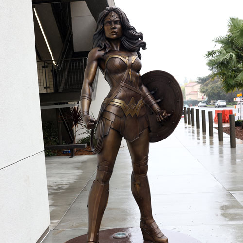 Wonder Woman Statue