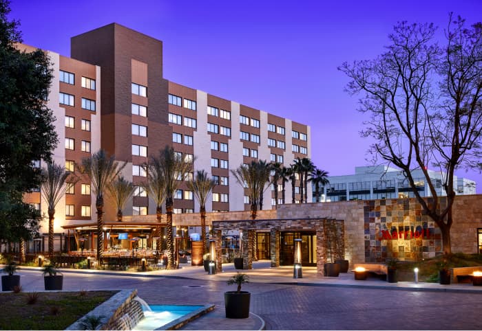 Front picture of Los Angeles Marriott Burbank Airport and Convention Center