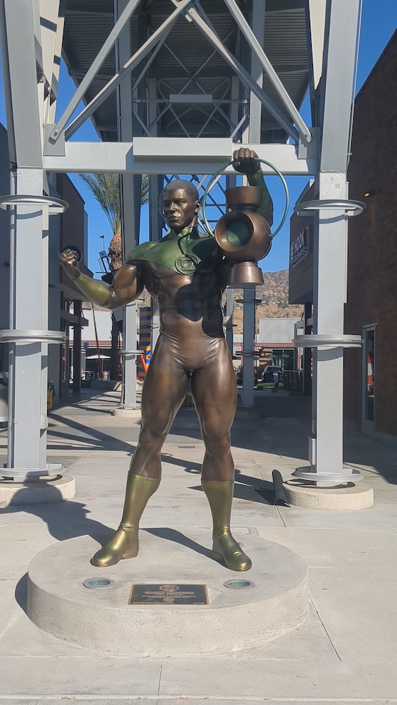 Green Lantern statue