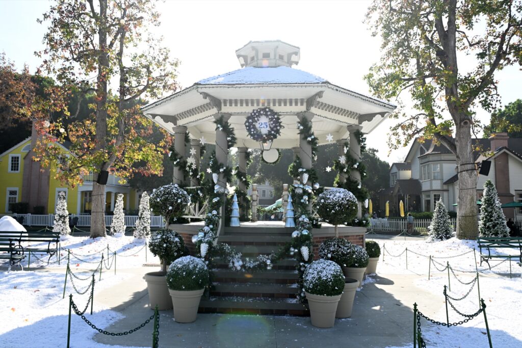 The Stars Hollow gazebo decorated with wreaths and garland